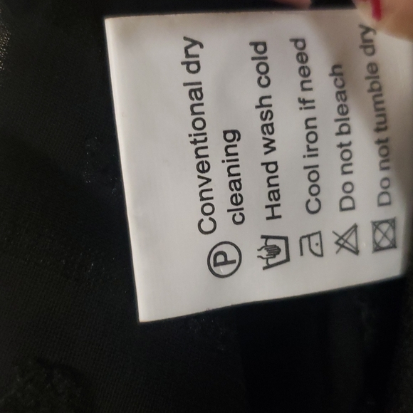 🍁New boutique ruffle Swiss dots deep v top - Picture 11 of 11